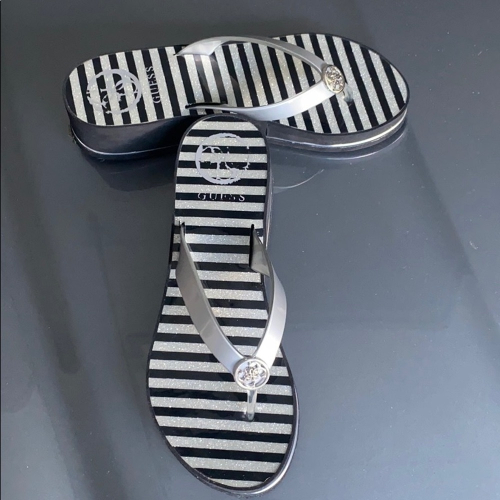 08:04 -  GUESS Enzy Flip Flops